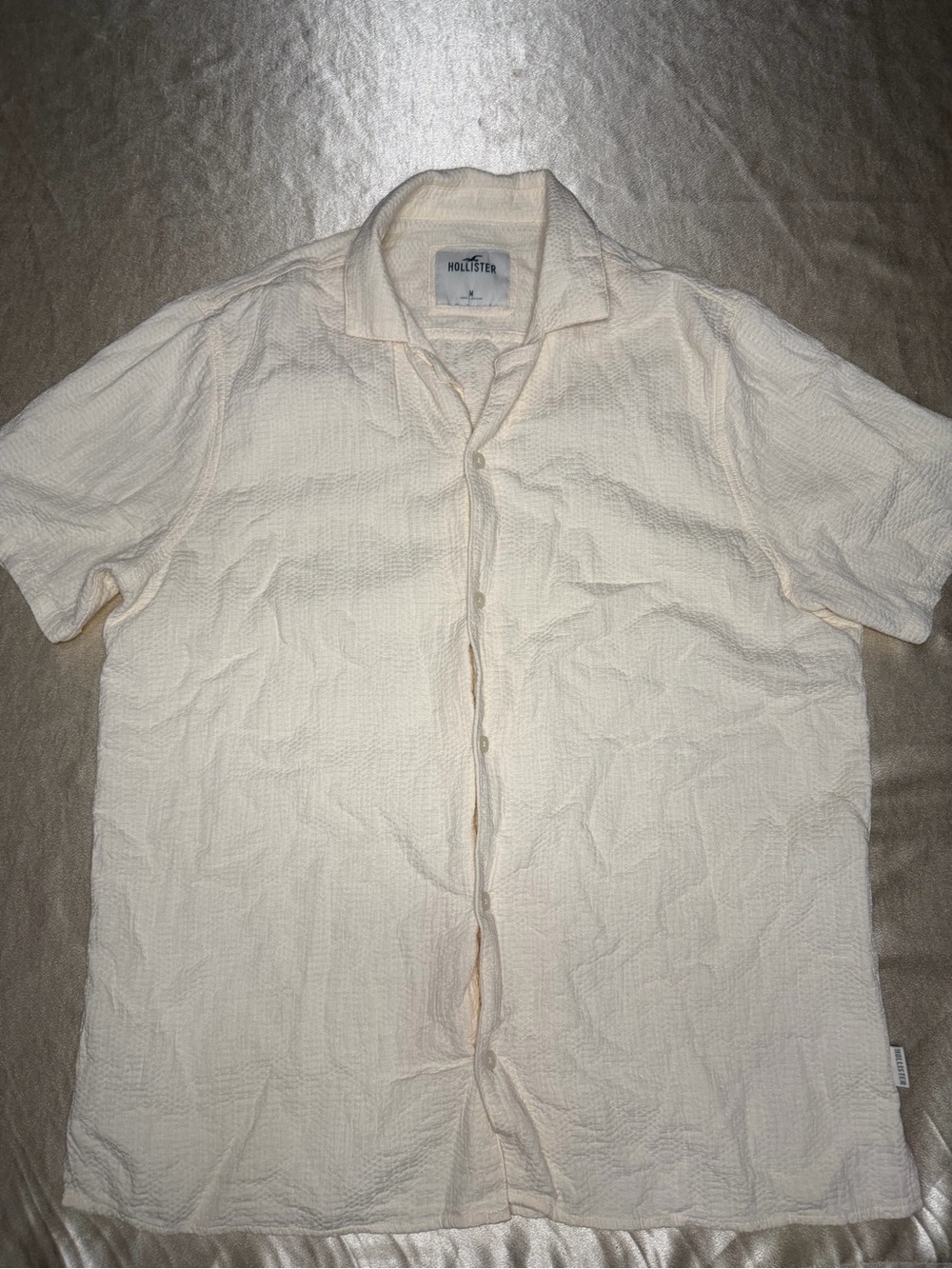 Hollister Men Cream Textured Short Sleeve Camp Collar Button-Down Shirt Medium